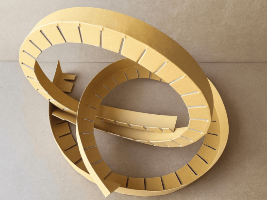 กระดาษฉากฟันปลา (V-Board Serrated)